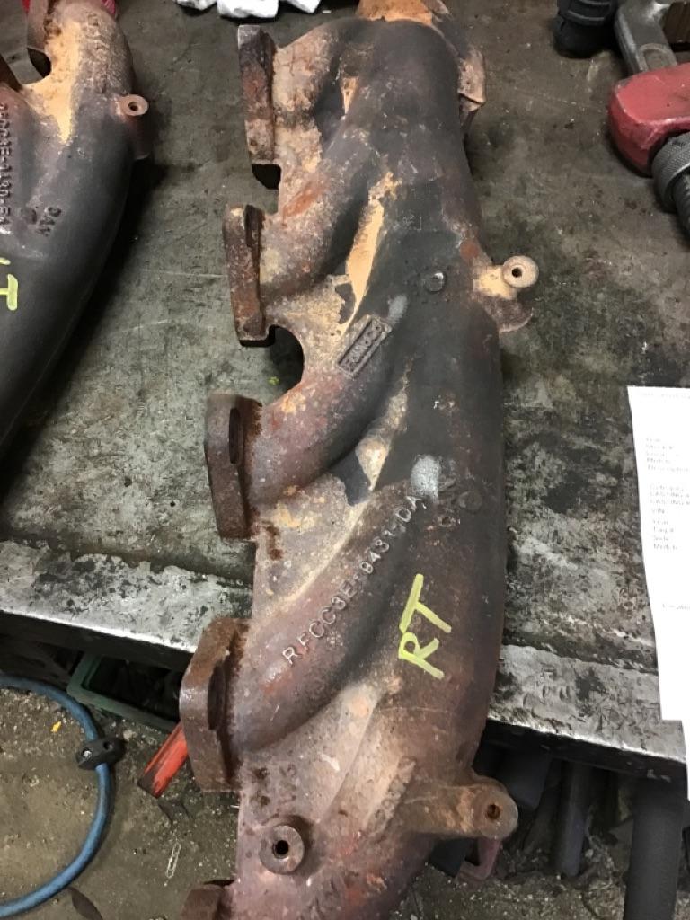 Exhaust Manifold Right Fits 1999 Ford F-250 Super Duty 6.8L V10 Dorman
