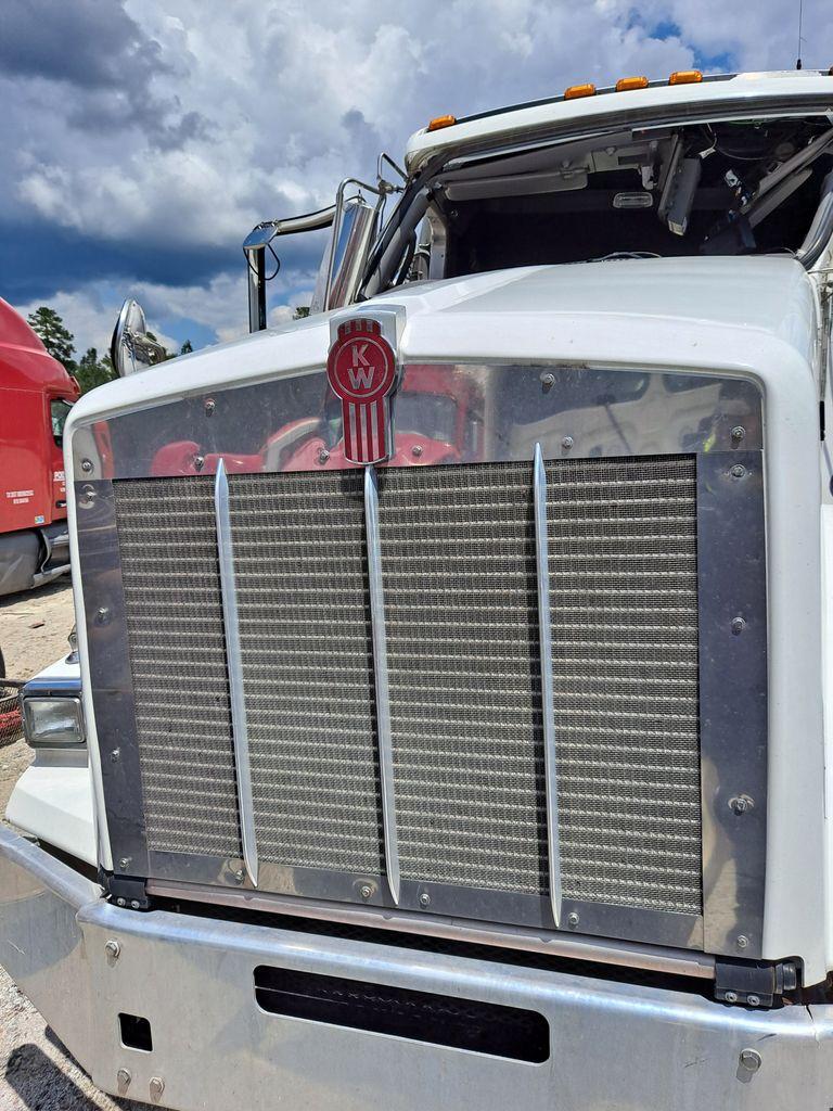 2019 T800B GRILLE Shop Parts LKQ Heavy Truck