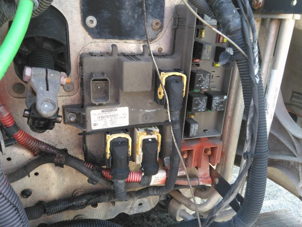 non！ non！ A06-75982-002 | Freightliner CASCADIA Electronic Chassis